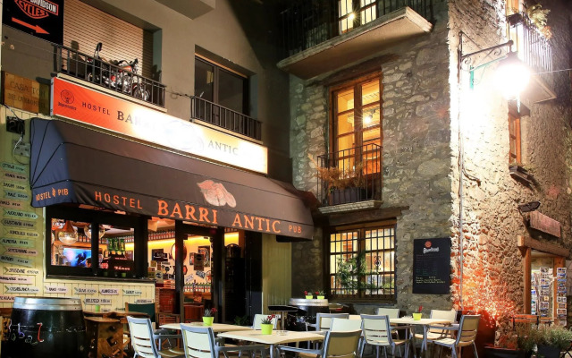 Barri Antic Hostel & Pub