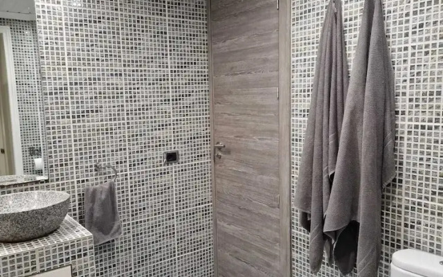 2 bed Apartment That Steps out on to the Pool