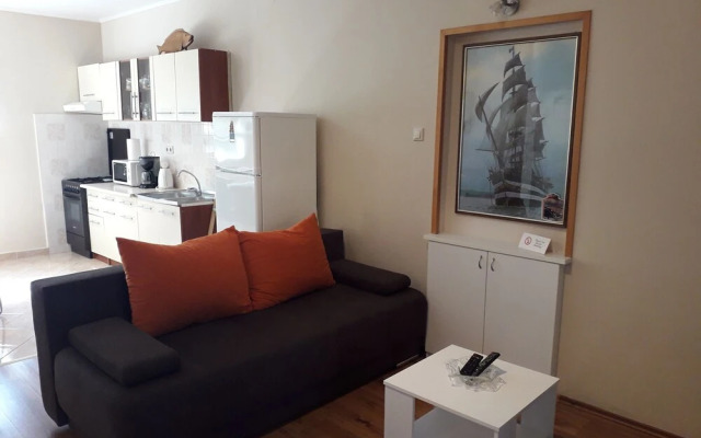 Family Ground Floor Apartment Puntamika