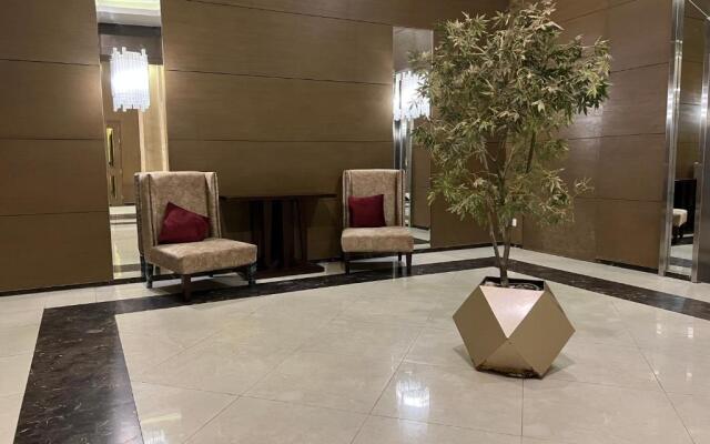 Elegant Duplex with Pool Frontauc
