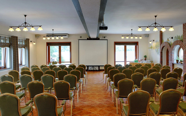 Hotel Dworek Wapionka