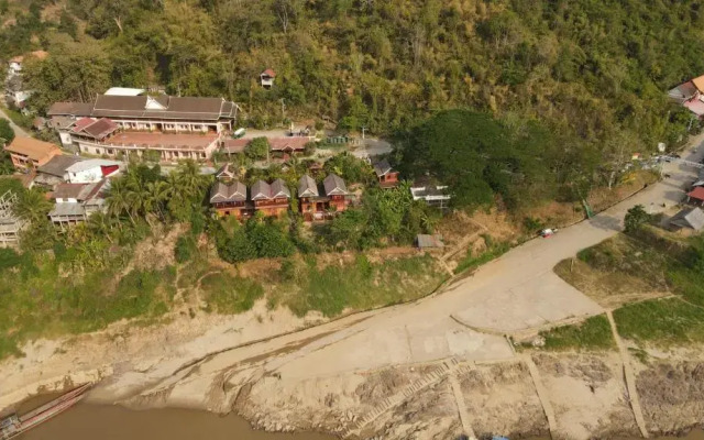Mekong Riverside Lodge