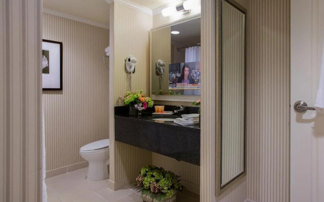 Salem Waterfront Hotel & Suites