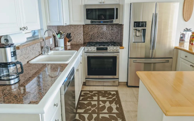 Colony Surf 809 1 Bedroom Condo