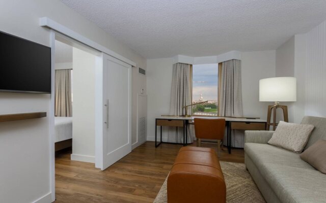 Sheraton Suites Market Center Dallas