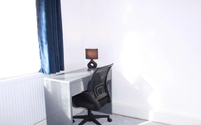 6guests-parking-nearstansted-accessible