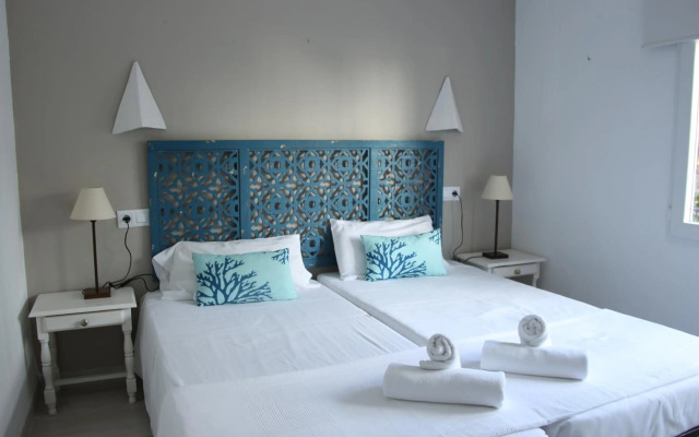 Urbanización El Oasis, 20 Villas en 1ª Línea Playa