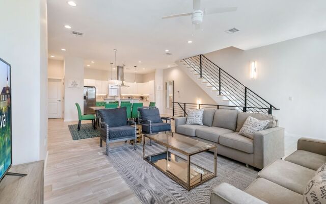 Cozy Living in Mid City