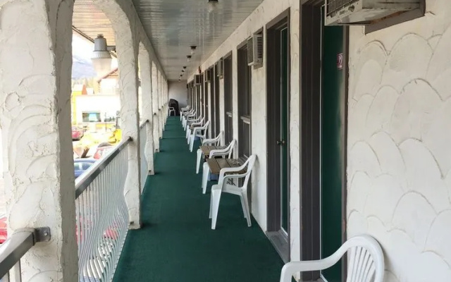 East Kootenay Motel
