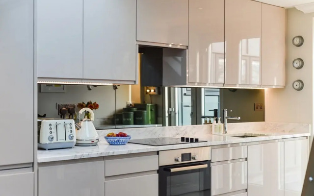 Stylish Family Home Close To Ealing Common