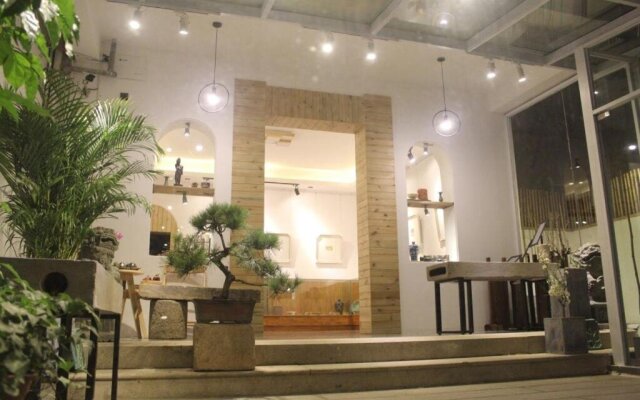 Rong Gallery Inn