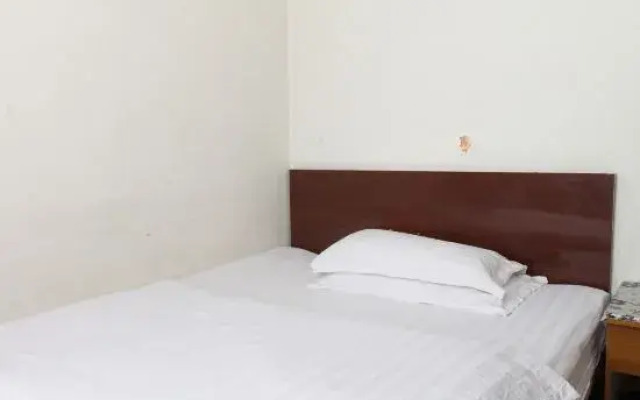 Fengqiu Yixiao Homeland Hotel