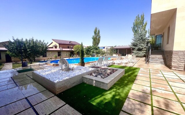 Stunning Villa Private Pool Near Yerevan Centre