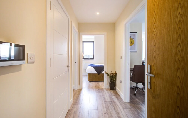 Charming 2-bed Apartment in Cheam, Sutton
