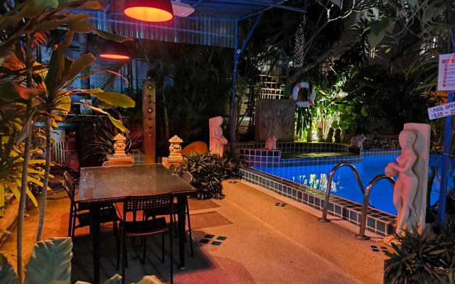 Seven Seas Hotel