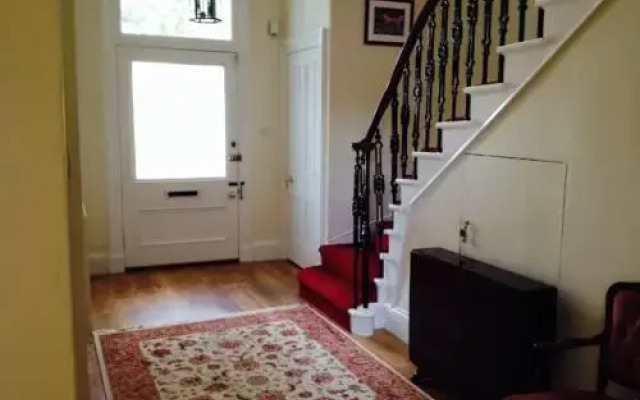 19 Snowdon Apartment