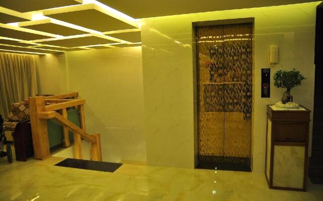 Art Deluxe Hotel