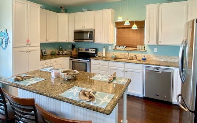 Beach Please 3 Bedroom Home by RedAwning