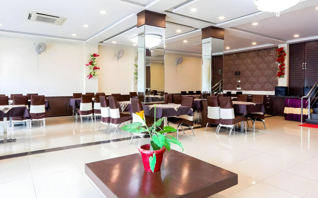 Oyo 3892 Hotel Divya Palace