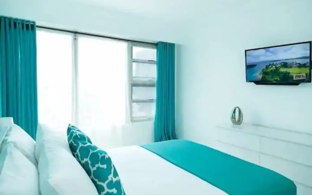 Apartment with roof top pool