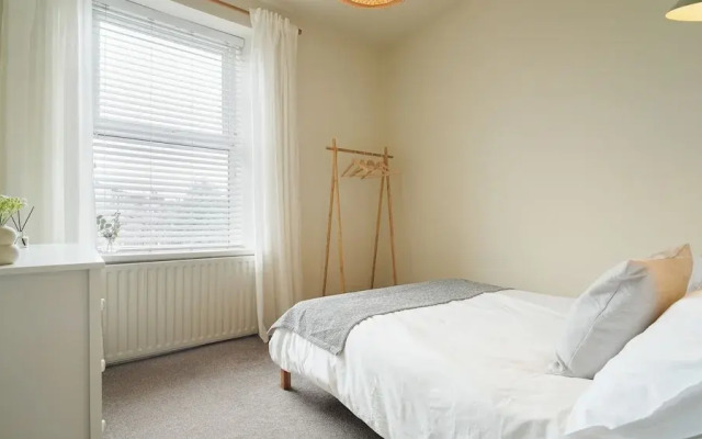 Crookes Gem with Garden & Alpacas Nearby