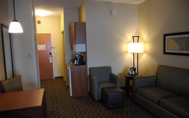 Holiday Inn Express & Suites Lancaster by IHG