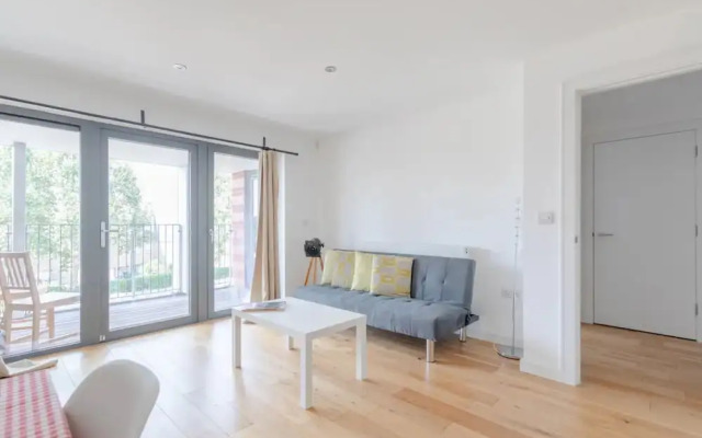 Vibrant 1BD Flat w/ Private Balcony, Camberwell!