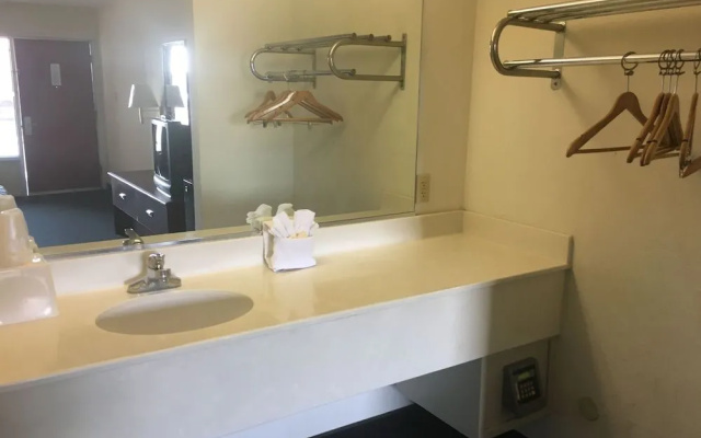 Travelodge by Wyndham Richmond Kentucky