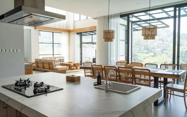 Beverly Hill Mountain View Villa 8BR