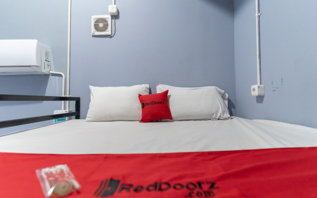RedDoorz @ Stariez Kemang