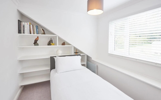 Host Stay The Library