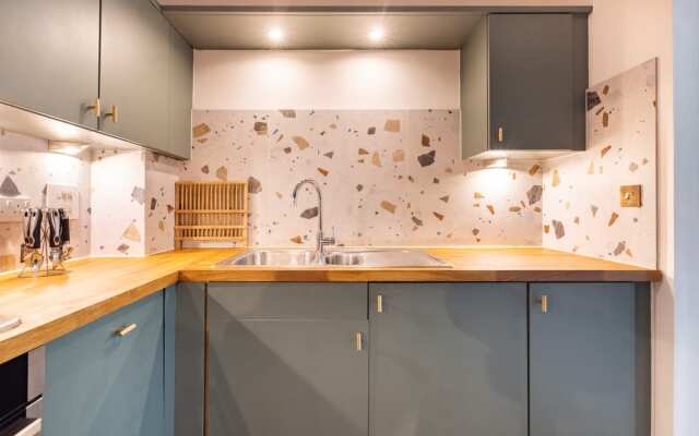 The Brockwell Park Escape - Bright 2BDR Flat with Parking