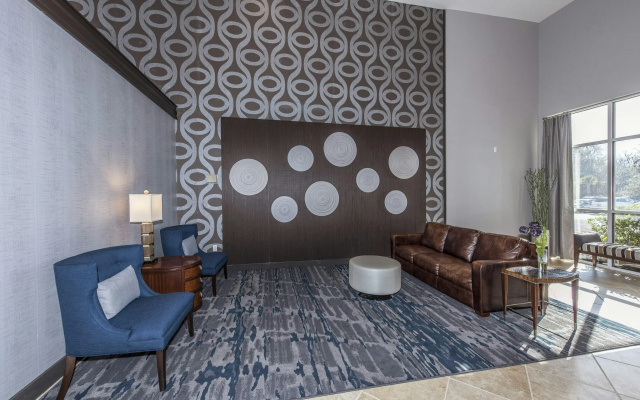 DoubleTree by Hilton North Charleston - Convention Center