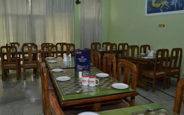 Oyo Premium Kailash Gate
