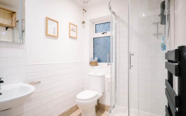 The Annex - Windermere Escape for Two