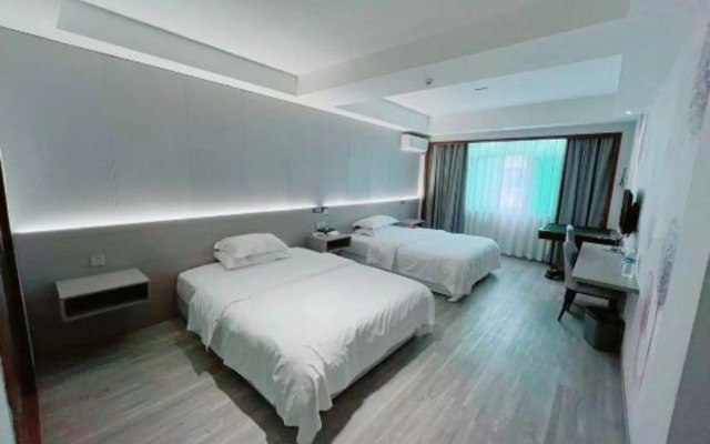 Yuhuan Anyi Business Hotel (Bus Station)