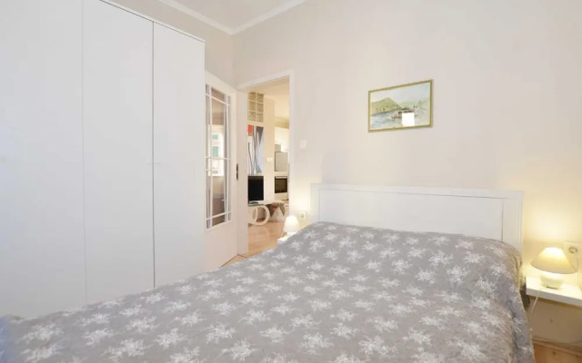 Classy and Modern Old Town Quarter Apartment