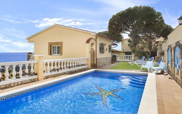 Serene Villa in Lloret de Mar with Private Swimming Pool