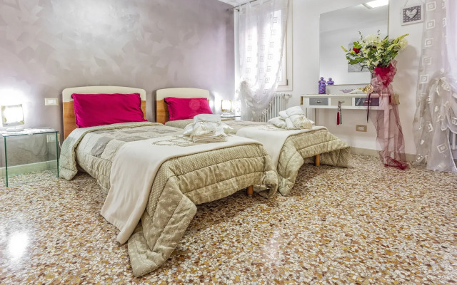 Venice Dream House Tosca