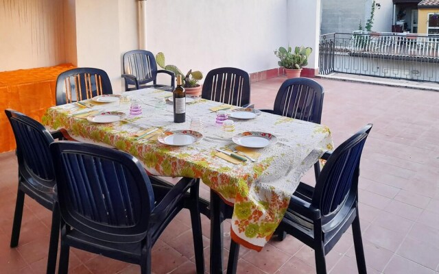 Beautiful Apartment in Gaggi With Wifi and 4 Bedrooms