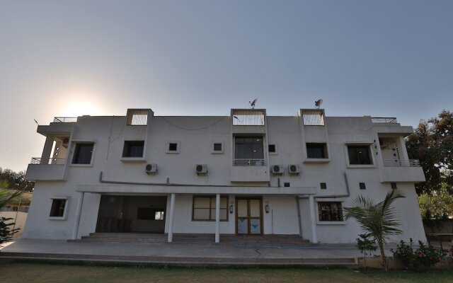 OYO 11750 Hotel Starz