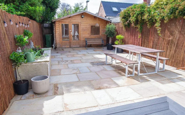 Stunning Townhouse with Large Garden