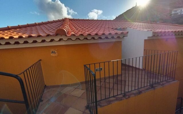 Charming 3-bed Apartment With sea & Mountain View