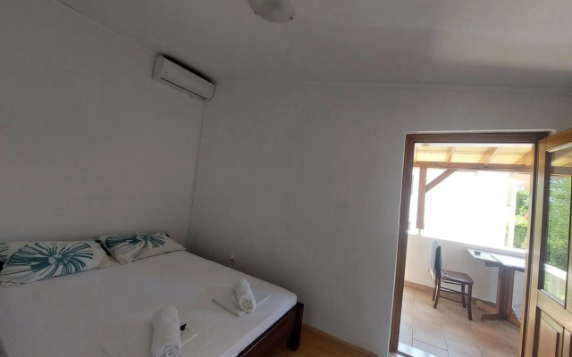 Apartments Pocrnić - 50 m from the beach