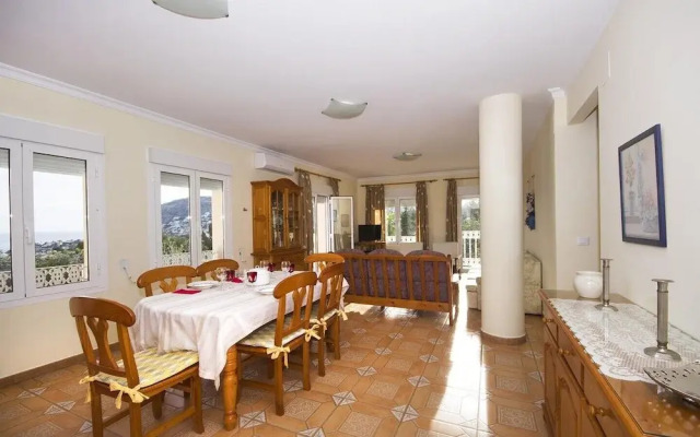 Casa con piscina privada - ESTACION1901