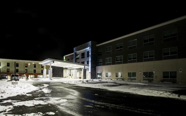 Holiday Inn Express & Suites Coldwater, an IHG Hotel