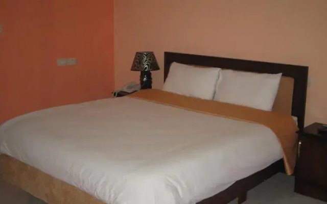 Garden Suites & Restaurant