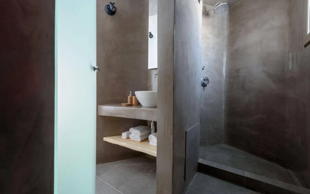 Earino Suites and Villas
