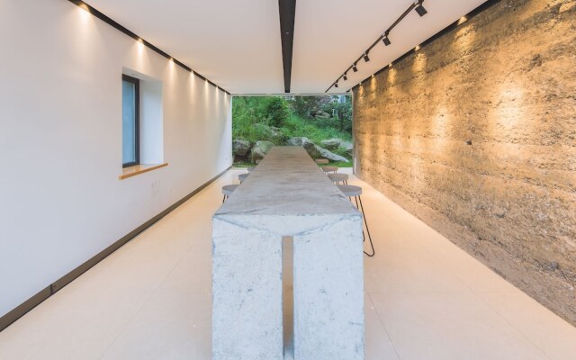 Anji Valley House Hotel