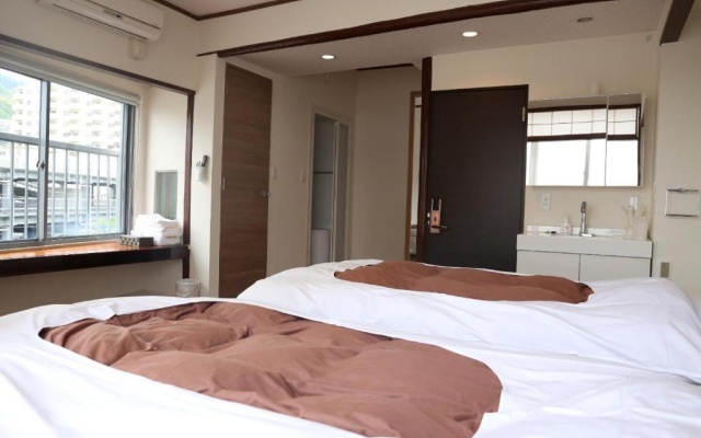 Izu 4 sea ocean reinforced con Double bed + sofa bed unit with bath (20 – Guest Rooms – Atami